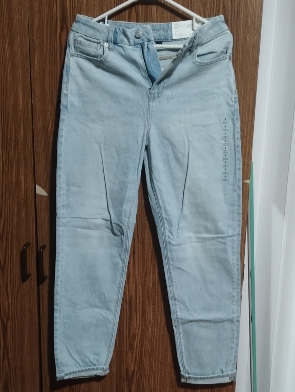 American Eagle Outfitters Light Blue Cropped Women’s Jeans